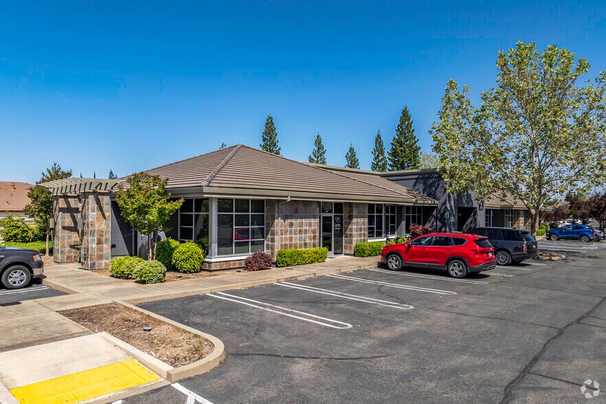 951 Reserve Dr, Roseville, CA à vendre - Photo du bâtiment - Image 1 de 12