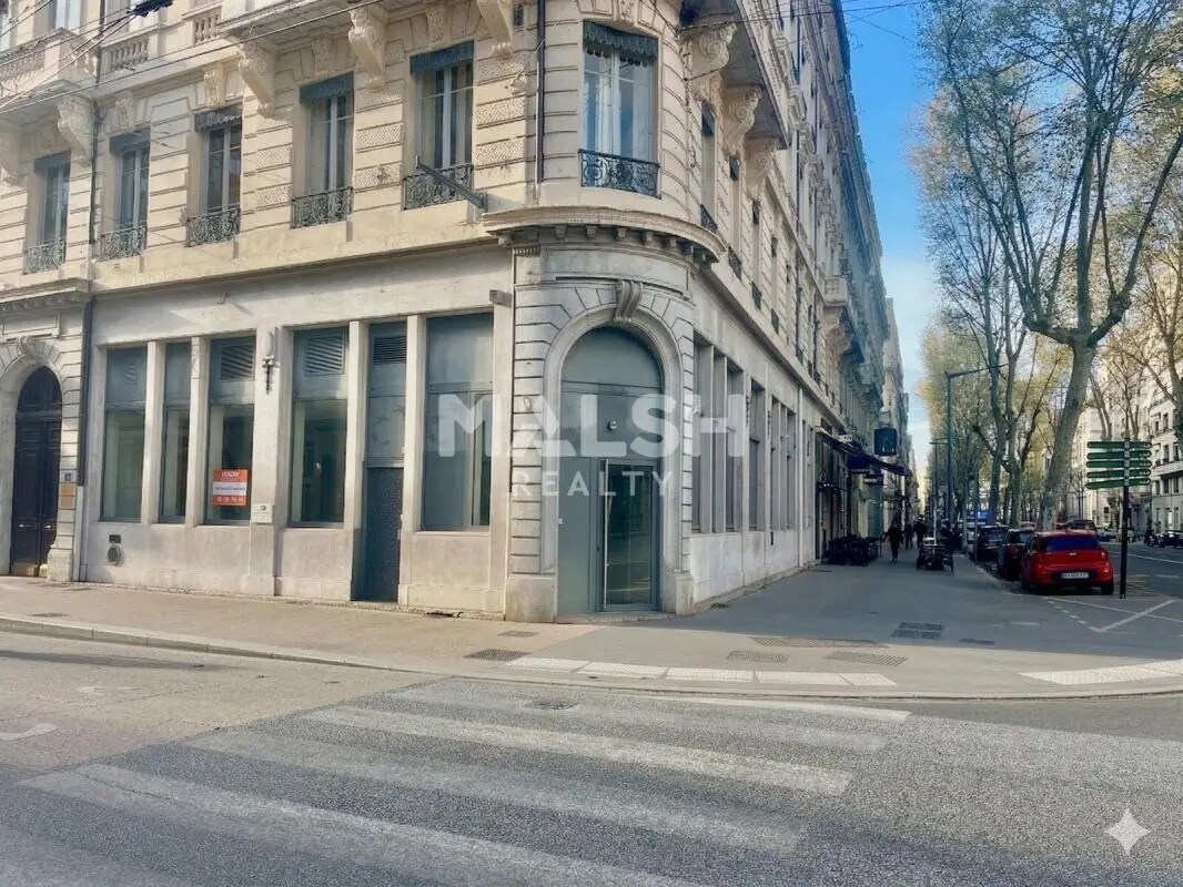 Commerce de détail dans Lyon à louer Photo du bâtiment- Image 1 de 16