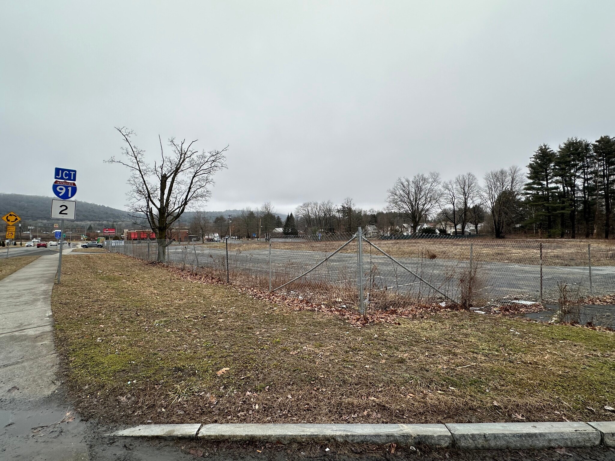 125 Mohawk Trl, Greenfield, MA for sale Primary Photo- Image 1 of 8