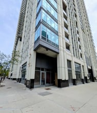 555 W Kinzie St, Chicago, IL for lease Building Photo- Image 2 of 12