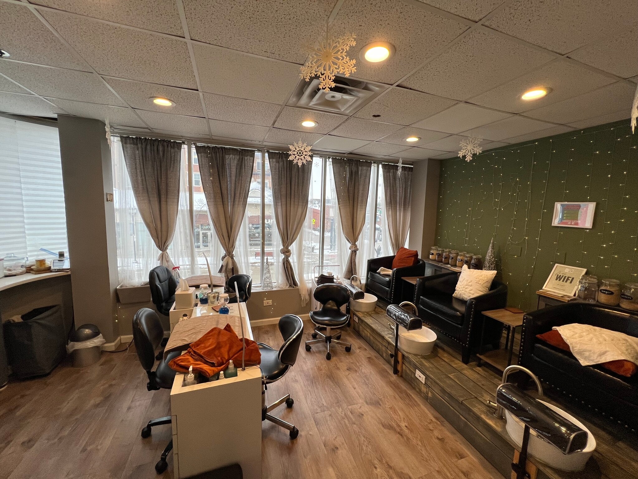 263 N York Rd, Elmhurst, IL for lease Interior Photo- Image 1 of 7