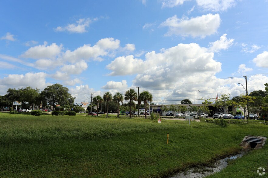 4201 W Crest Ave, Tampa, FL à vendre - Photo du bâtiment - Image 3 de 6