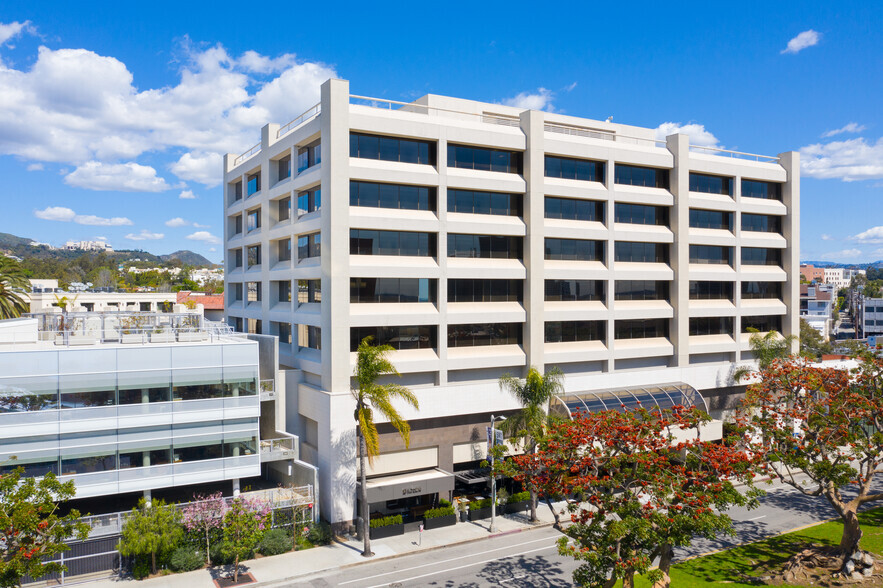 11777 San Vicente Blvd, Los Angeles, CA à vendre - Photo du bâtiment - Image 1 de 1