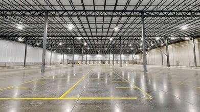 41-43 Runway Rd, Levittown, PA à louer Photo intérieure- Image 1 de 5