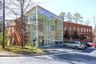 141 Providence Rd, Chapel Hill, NC for lease Building Photo- Image 1 of 16