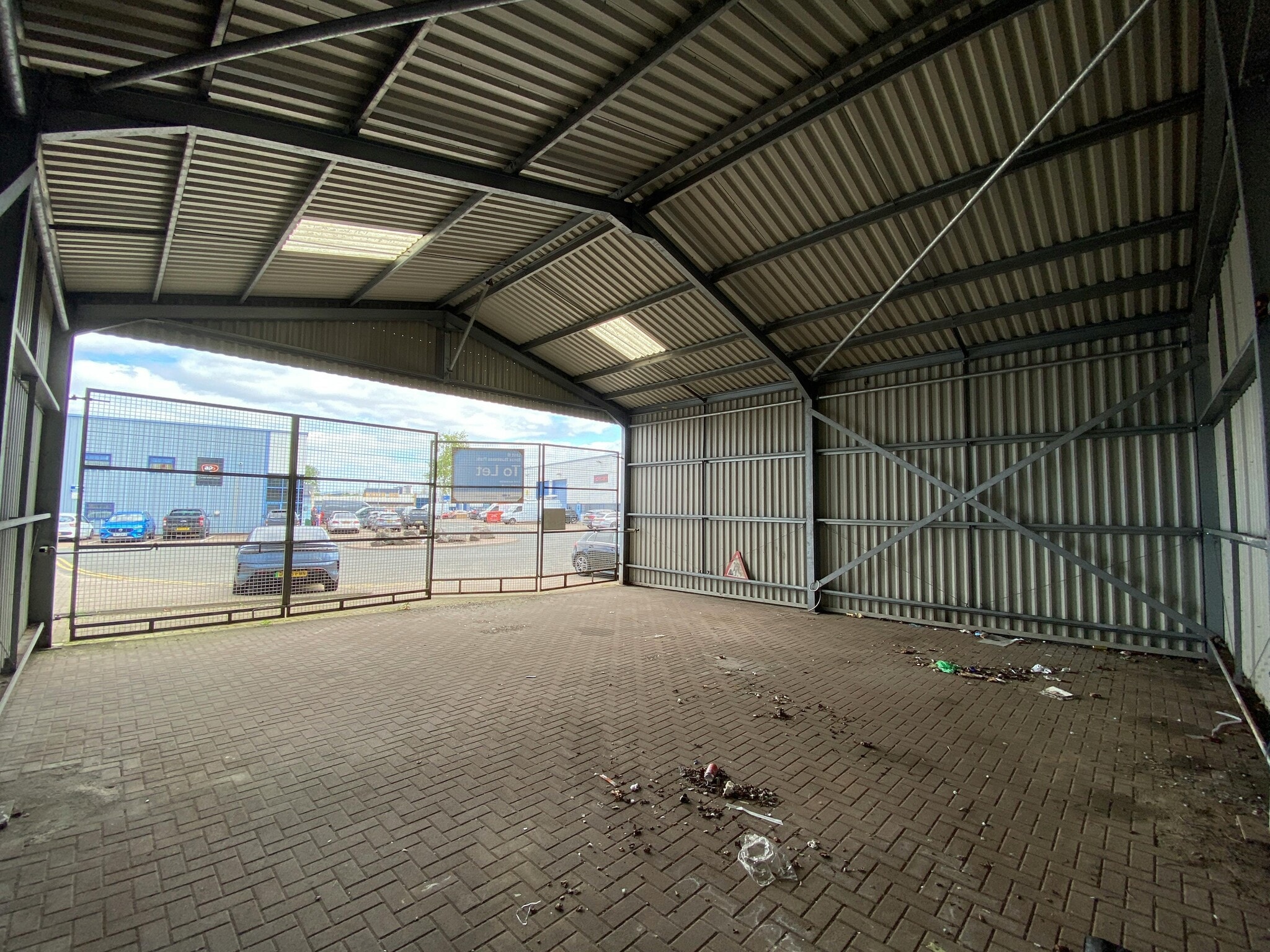 Broomloan Pl, Glasgow for lease Interior Photo- Image 1 of 5
