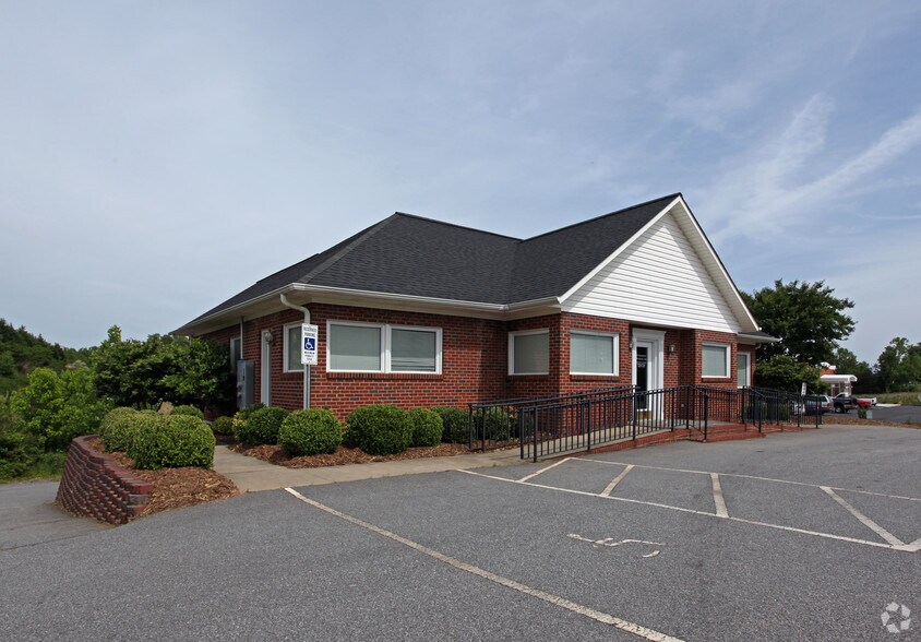 948 Johnson Ridge Rd, Elkin, NC à vendre - Photo principale - Image 1 de 1