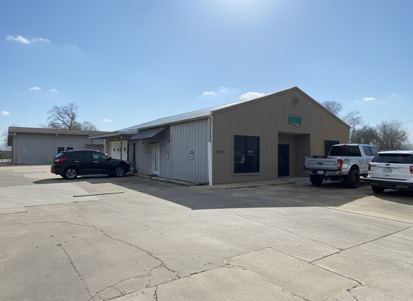 4953 Big Lake, Lake Charles, LA à vendre - Photo du bâtiment - Image 2 de 35