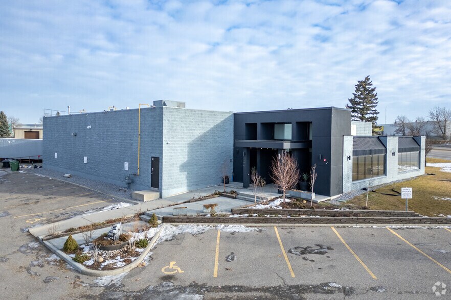 2027 Pegasus Rd NE, Calgary, AB à vendre - Photo principale - Image 1 de 1