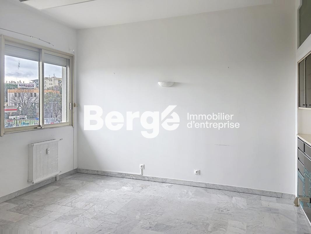 Office in Cagnes-sur-Mer for sale Building Photo- Image 1 of 8