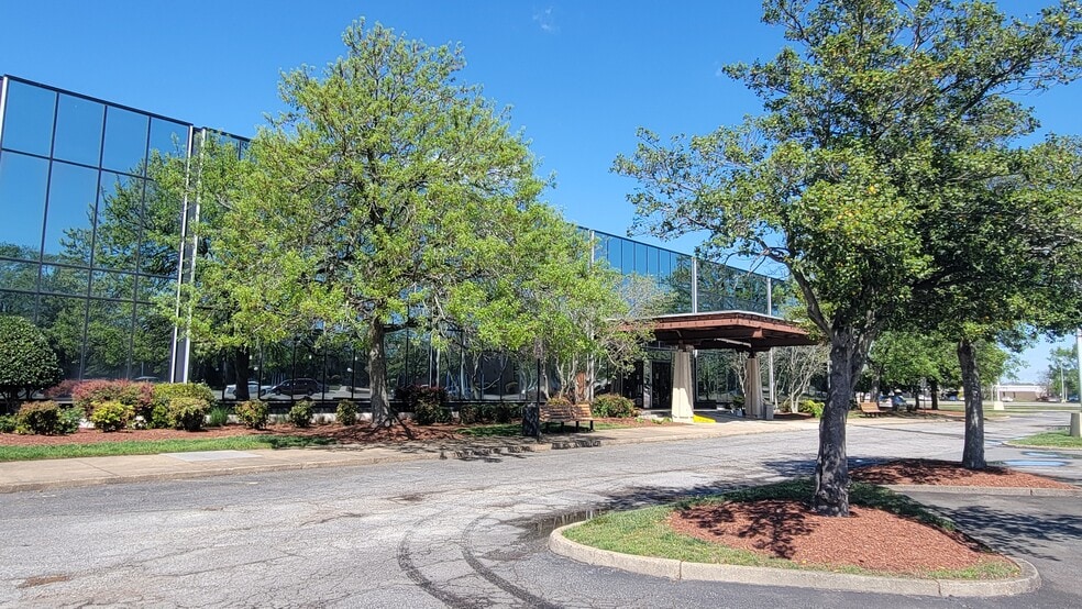 863 Glenrock Rd, Norfolk, VA for lease - Building Photo - Image 1 of 4