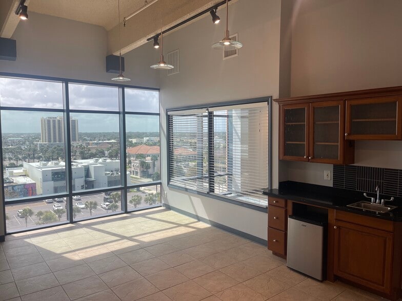 320 1st St N, Jacksonville Beach, FL for lease - Building Photo - Image 2 of 13