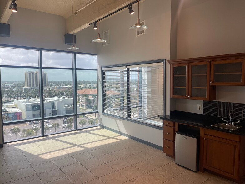 320 1st St N, Jacksonville Beach, FL à louer - Photo du bâtiment - Image 2 de 13