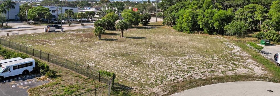 53rd Ct N, Mangonia Park, FL for lease - Building Photo - Image 2 of 6