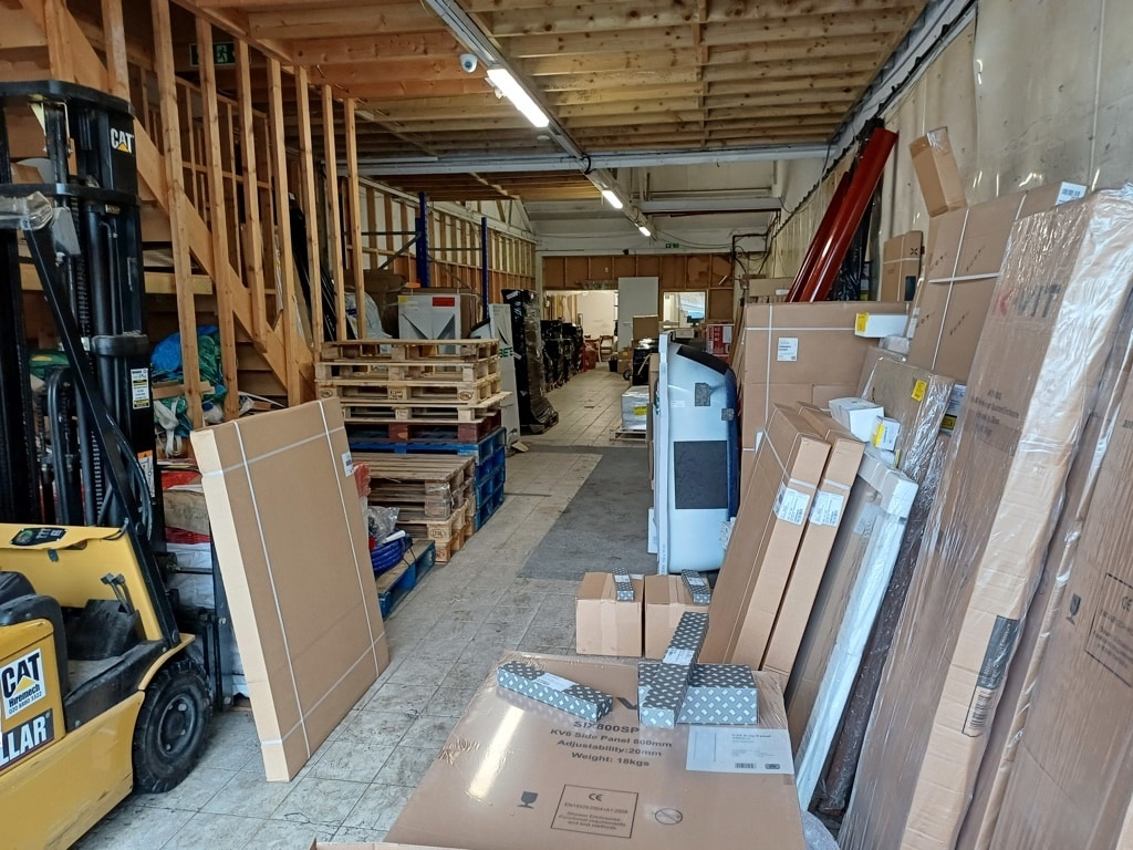 22 Bull Ln, London for lease Interior Photo- Image 1 of 4