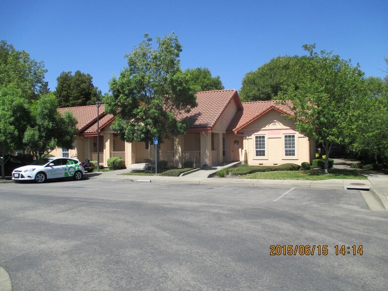 1550 Professional Dr, Petaluma, CA à louer - Photo du bâtiment - Image 3 de 9