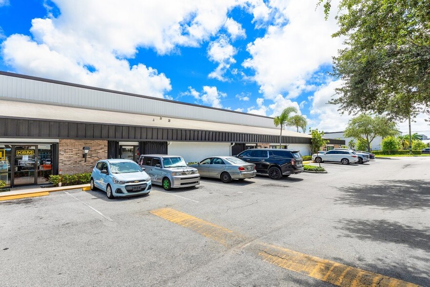 1973 10th Ave N, Lake Worth Beach, FL for sale - Building Photo - Image 3 of 15