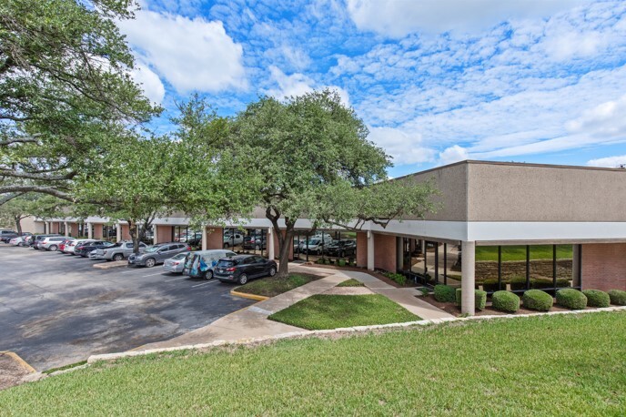 2120 W Braker Ln, Austin, TX for lease - Building Photo - Image 1 of 16