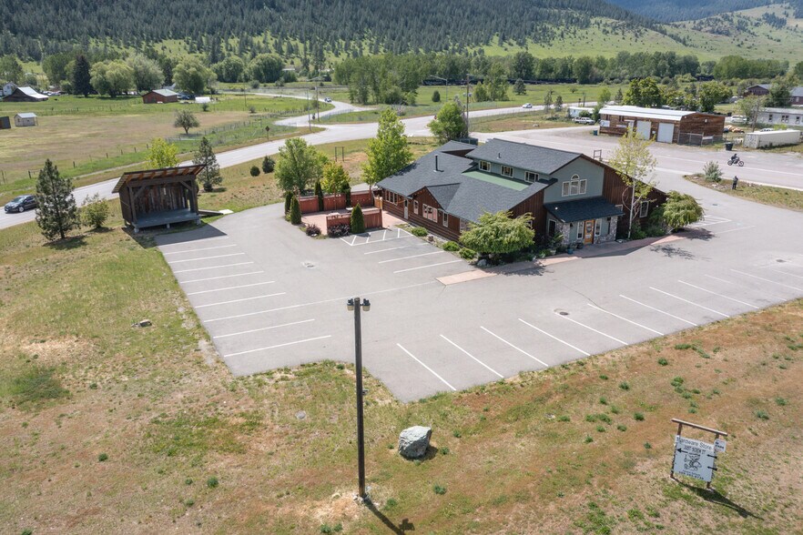 72532 N Couture Loop, Arlee, MT à vendre - Photo du bâtiment - Image 2 de 28
