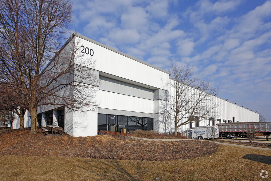 200-220 Corporate Dr, Elgin, IL for sale - Primary Photo - Image 1 of 1