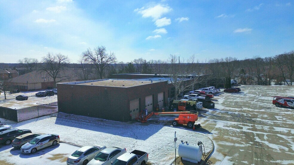 2202 Wolf Way, West Des Moines, IA à louer - Photo du bâtiment - Image 3 de 9