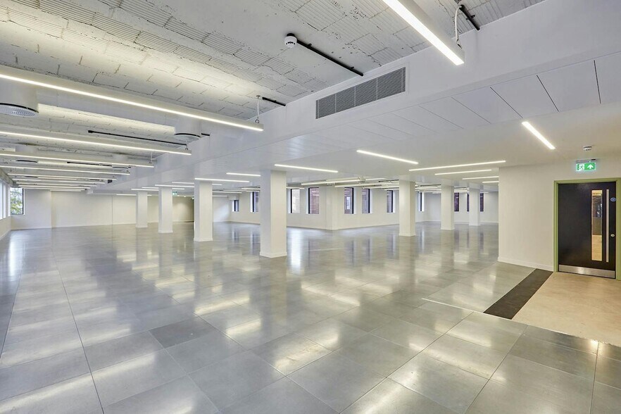 Drapers Court, Kingston Upon Thames à louer - Photo intérieure - Image 3 de 5