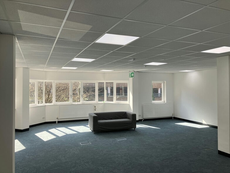 Fitzalan Rd, Cardiff for lease - Building Photo - Image 2 of 7