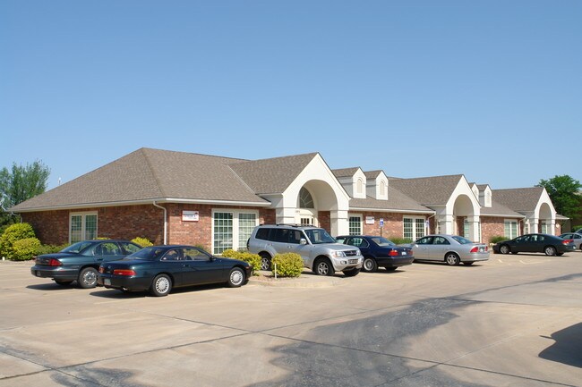 Plus de détails pour 7829 E Rockhill St, Wichita, KS - Bureau à louer