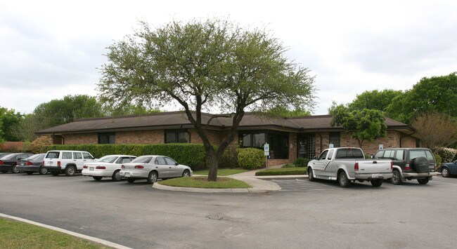 More details for 8303 W Military Dr, San Antonio, TX - Medical for Lease