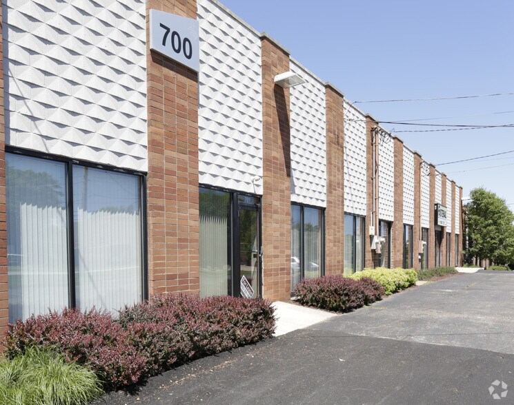 700-730 Seco Rd, Monroeville, PA for lease - Building Photo - Image 2 of 2