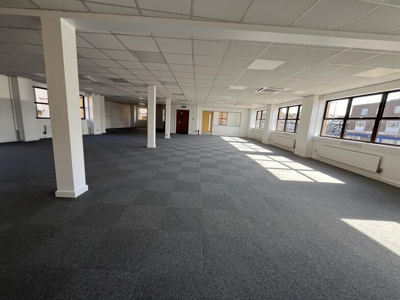 6 Civic Dr, Ipswich à vendre - Photo intérieure - Image 3 de 8