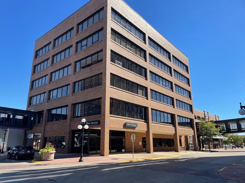 700 4th St, Sioux City, IA for lease - Primary Photo - Image 1 of 7