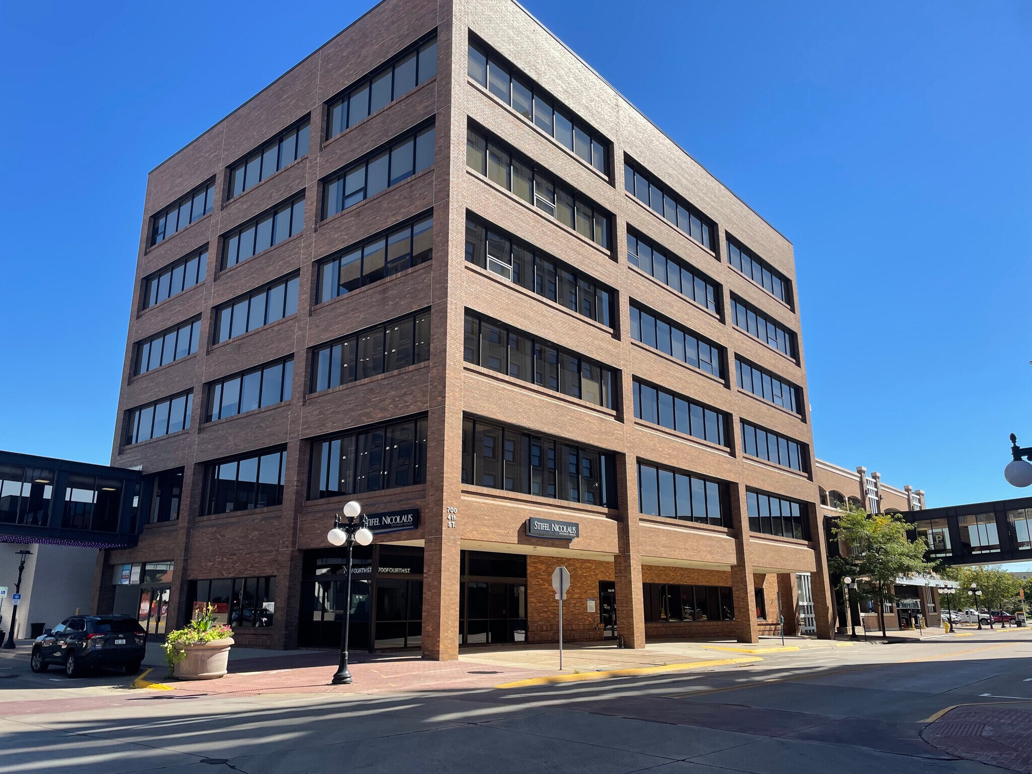 700 4th St, Sioux City, IA for lease Primary Photo- Image 1 of 8