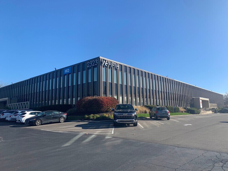 2323 W 5th Ave, Columbus, OH à louer - Photo du bâtiment - Image 2 de 13