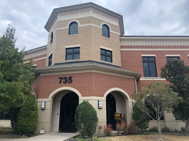 735 Plaza Blvd, Coppell, TX à louer - Photo du bâtiment - Image 1 de 9