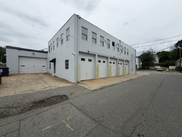 667 Douglas Ave, Providence, RI for sale - Building Photo - Image 2 of 6