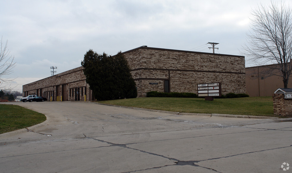 34082-34096 James J. Pompo Dr, Fraser, MI for lease - Primary Photo - Image 1 of 5