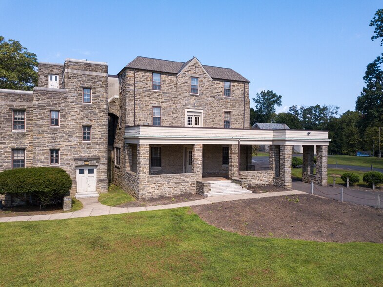 100 W Laurel Ave, Cheltenham Township, PA for lease - Building Photo - Image 2 of 20