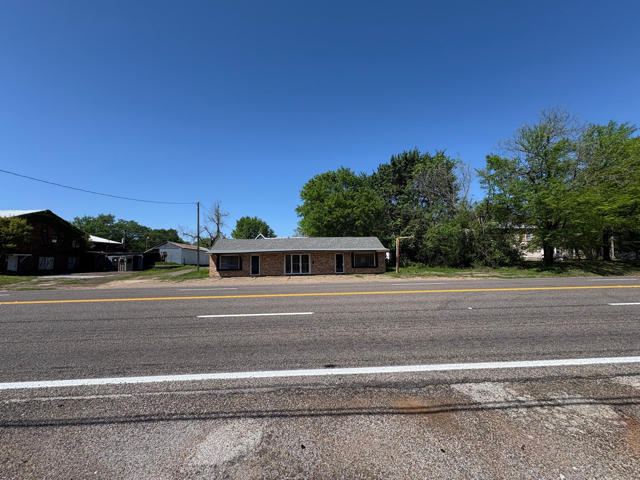 618 W Broad St, Mineola, TX à vendre Photo du bâtiment- Image 1 de 1