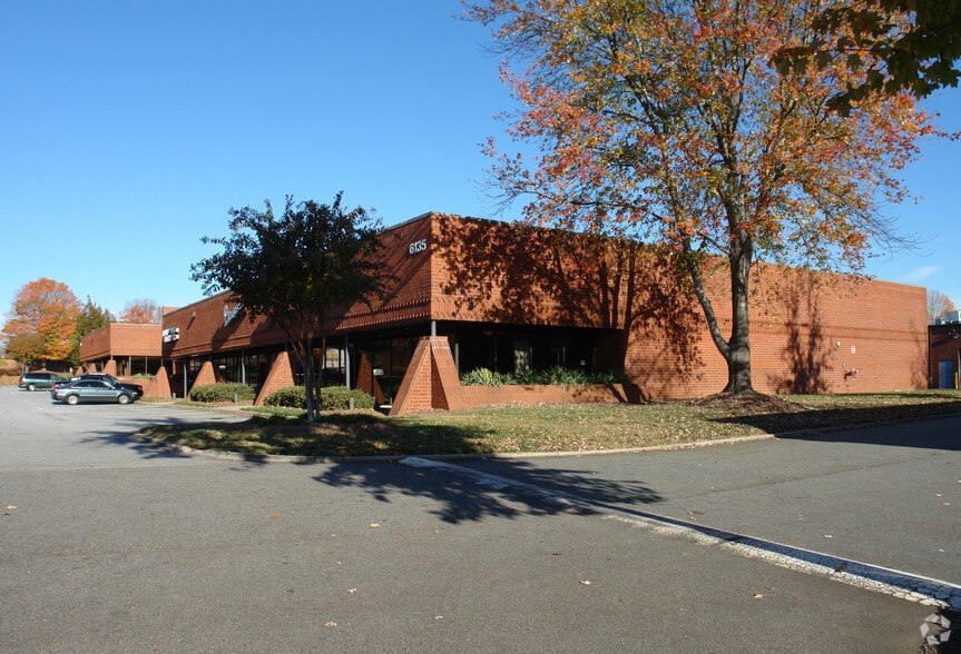 6135 Jimmy Carter Blvd, Norcross, GA for lease - Primary Photo - Image 1 of 2