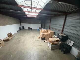 Plus de détails pour Local d'activités à louer