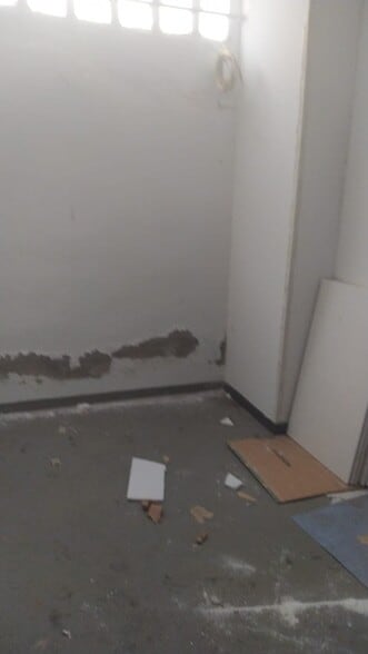 Retail in Cáceres for lease - Building Photo - Image 3 of 8