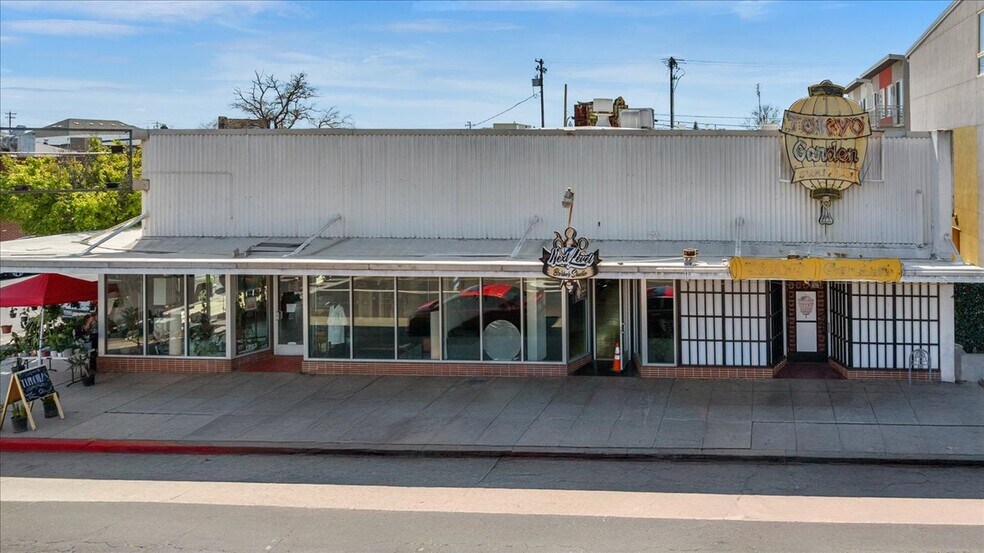 1703-1711 Fulton St, Fresno, CA à louer - Photo du bâtiment - Image 2 de 28