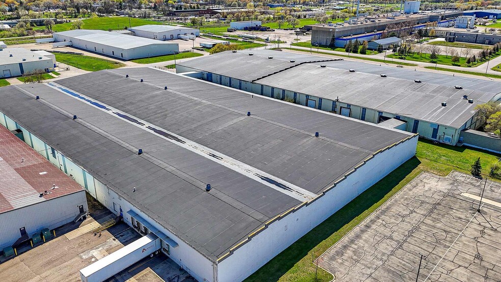 21 McLeland Rd, Saint Cloud, MN for lease - Building Photo - Image 1 of 16