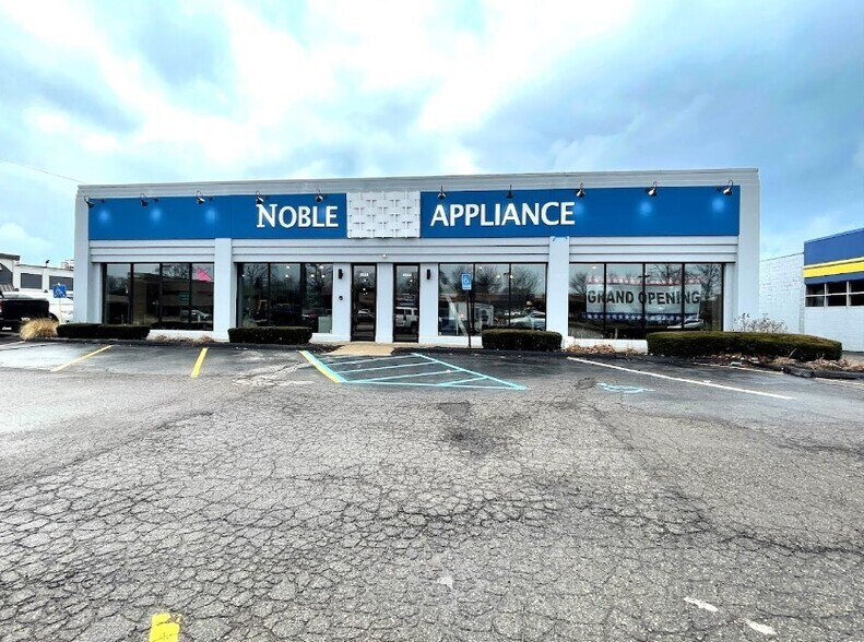 6644 Orchard Lake Rd, West Bloomfield, MI for lease - Building Photo - Image 1 of 2