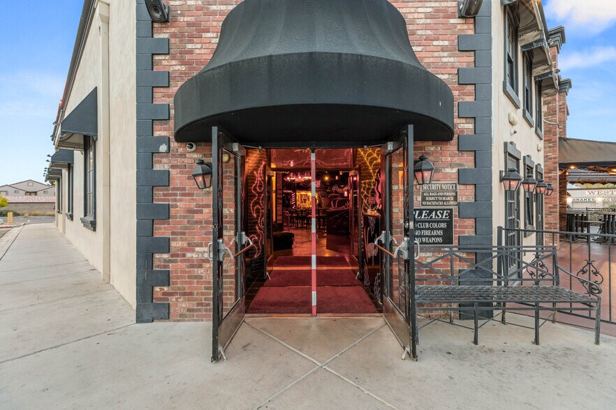 6750 W Sahara Ave, Las Vegas, NV à vendre - Photo du bâtiment - Image 2 de 35