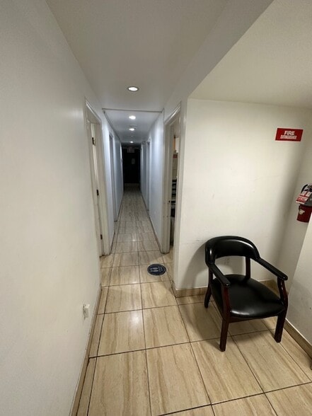 4010 Forley St, Elmhurst, NY for sale - Interior Photo - Image 3 of 28