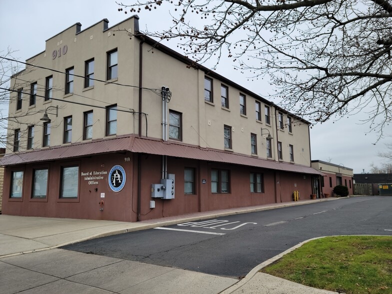 910 4th Ave, Asbury Park, NJ for lease - Building Photo - Image 2 of 14