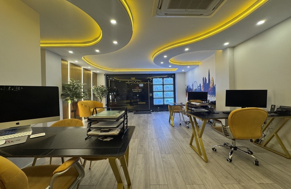 Streatham High Rd, London for lease Interior Photo- Image 1 of 4