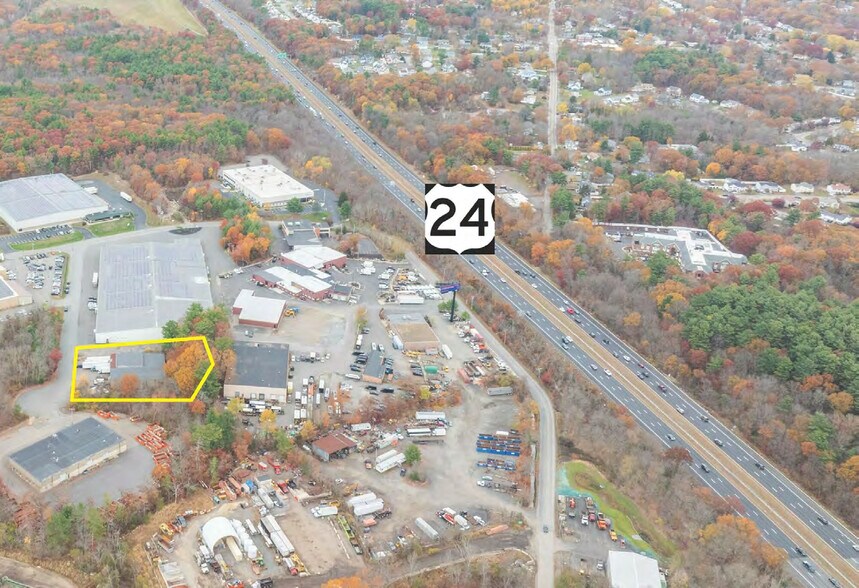 8 Carver Cir, Canton, MA à vendre - Aérien - Image 2 de 9